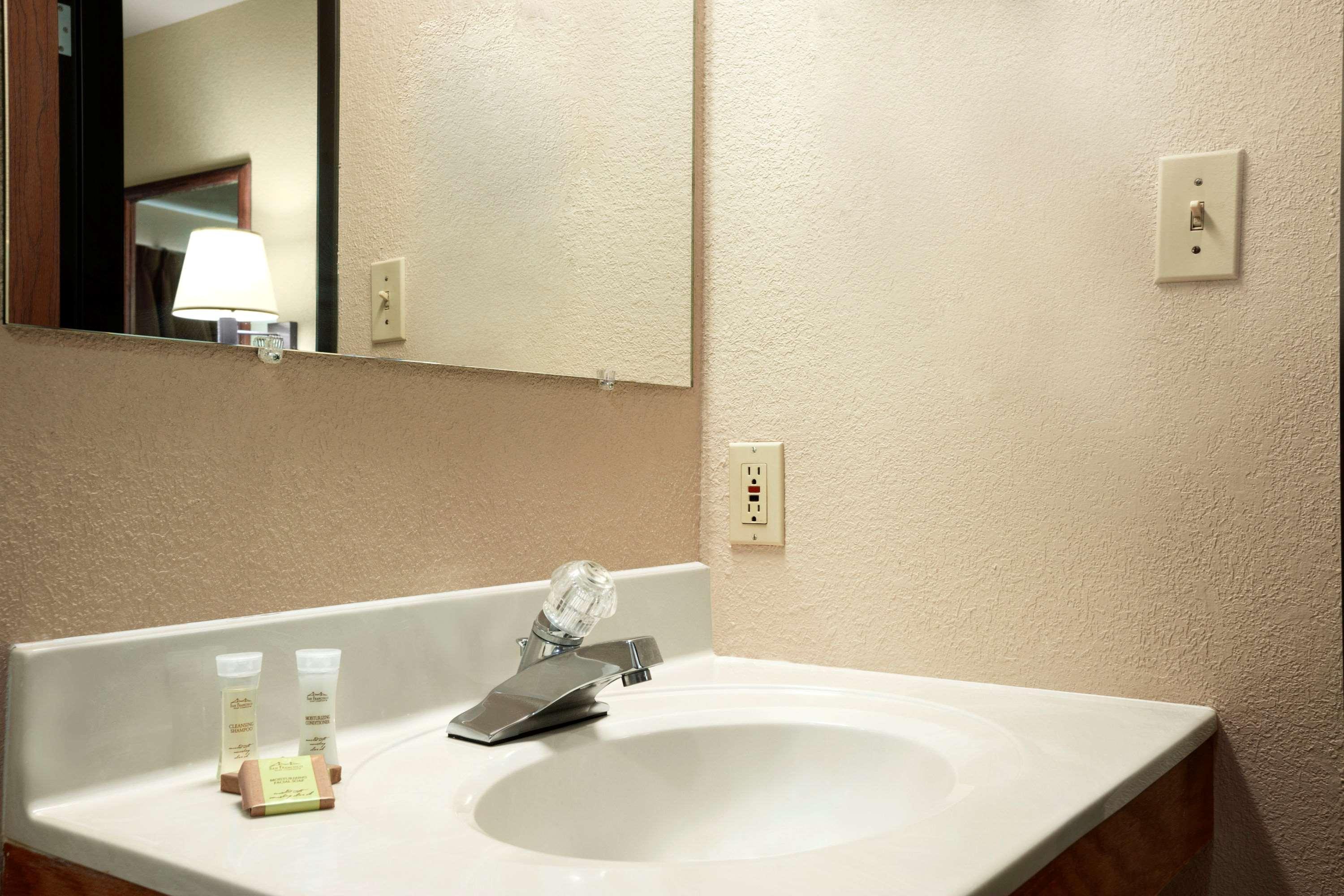 Motel Super 8 By Wyndham Macon Extérieur photo